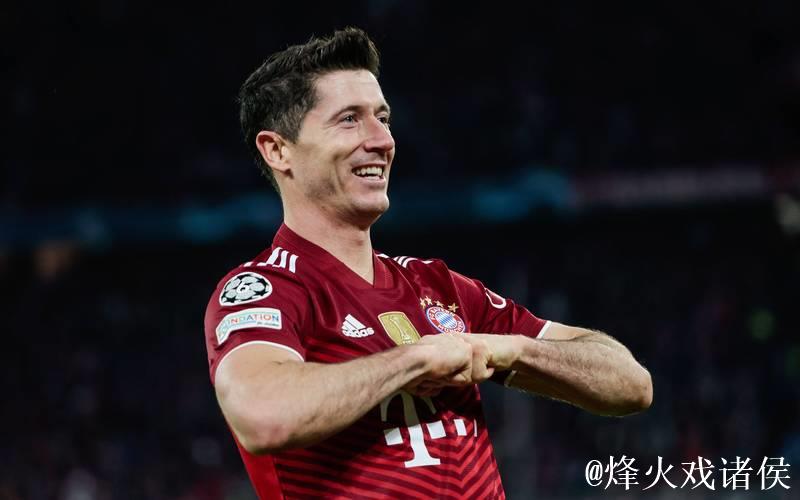 波兰前锋莱万多夫斯基荣膺本赛季德甲最佳球员 波兰前锋莱万多夫斯基荣膺本赛季德甲最佳球员